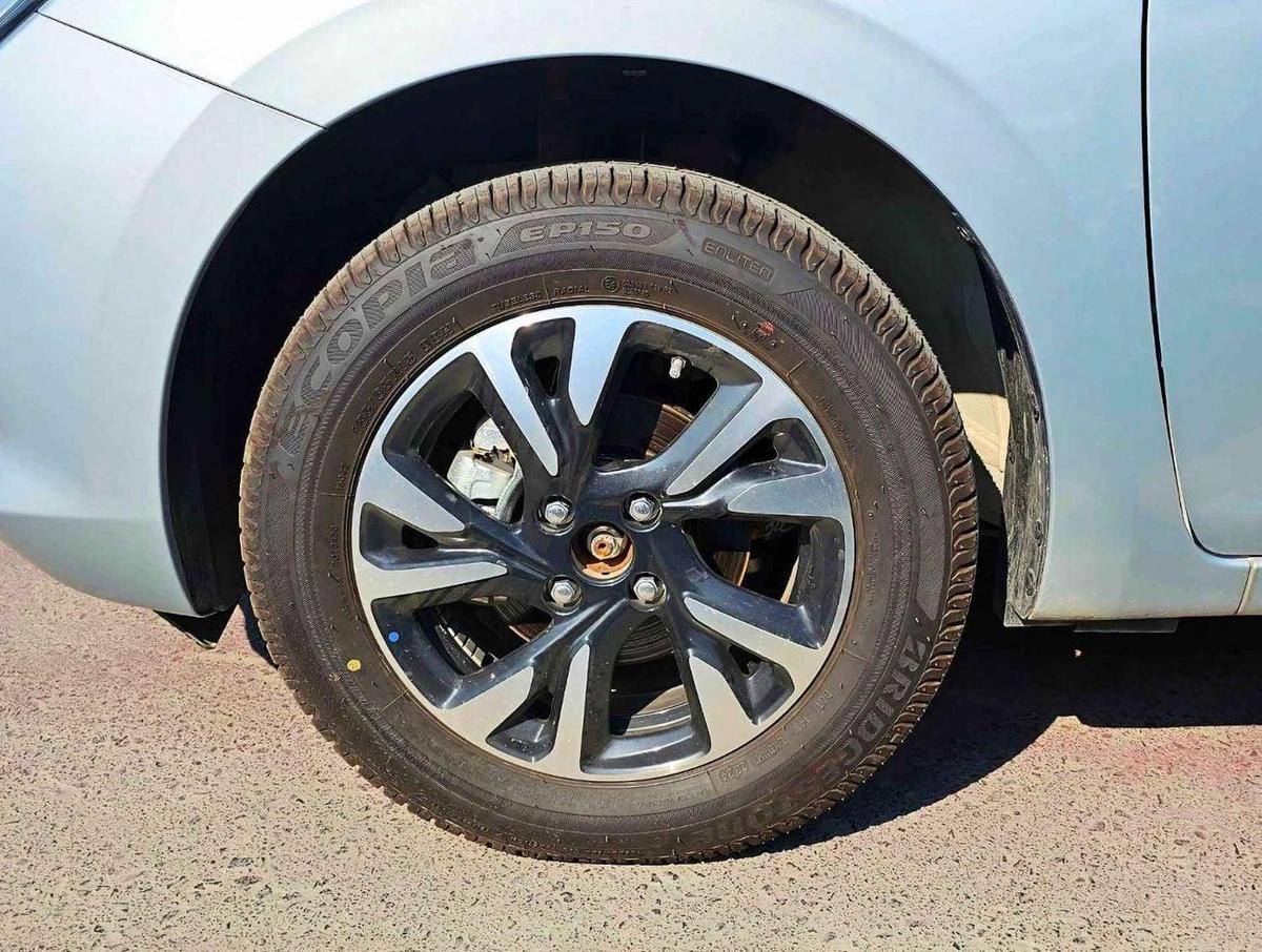 Suzuki Swift GLX | GCC WITH RADAR | BLINDSPOTS | HIGH OPTION | CODE # GLXHR-16-16