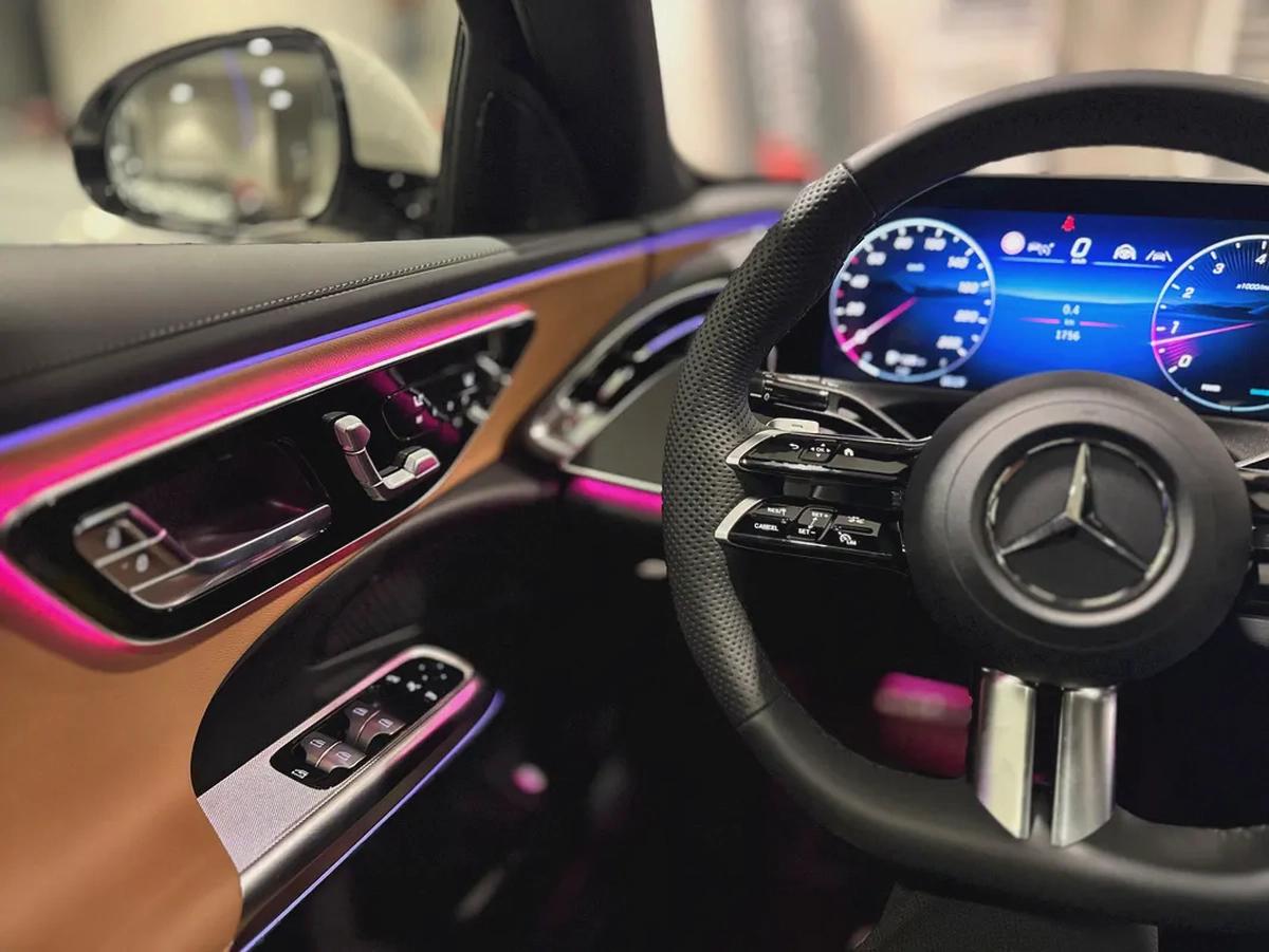 Mercedes-Benz E200 AMG | 2026 | HEAD UP DISPLAY l Fully Loaded | Zero Mileage | Under Warranty.-11-11