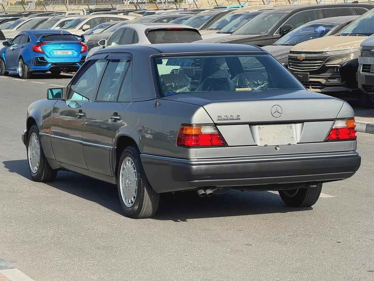 Mercedes Benz 300E 1992 16000km only - Original Paint - Japan Import - Clean Title-3-3