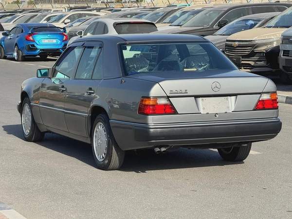 Mercedes Benz 300E 1992 16000km only - Original Paint - Japan Import - Clean Title