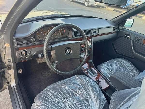 Mercedes Benz 300E 1992 16000km only - Original Paint - Japan Import - Clean Title