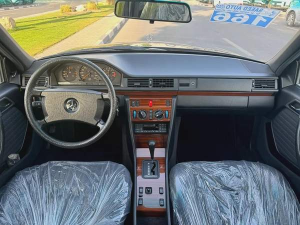 Mercedes Benz 300E 1992 16000km only - Original Paint - Japan Import - Clean Title