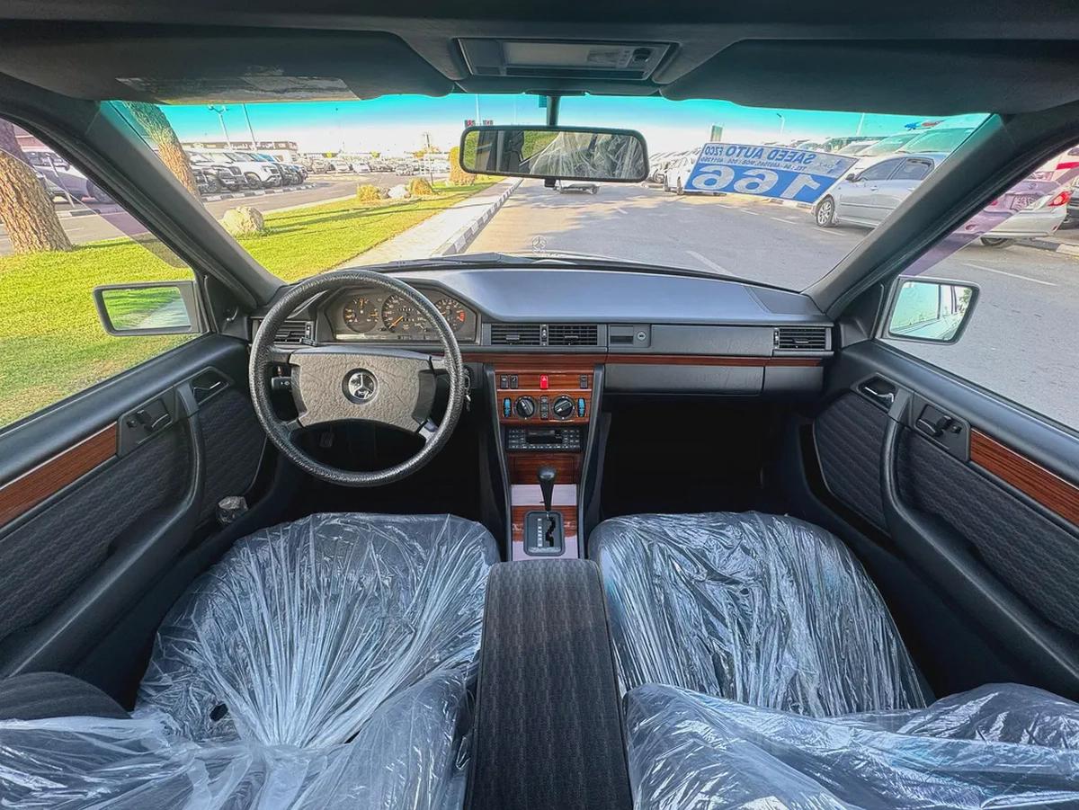 Mercedes Benz 300E 1992 16000km only - Original Paint - Japan Import - Clean Title-8-8