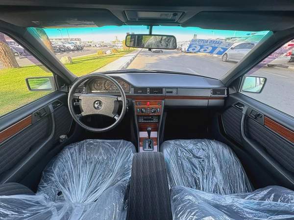 Mercedes Benz 300E 1992 16000km only - Original Paint - Japan Import - Clean Title