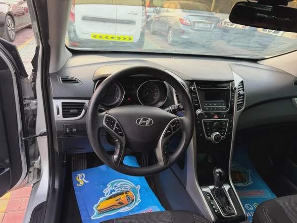 HYUNDAI ELANTRA H.B 2.0L