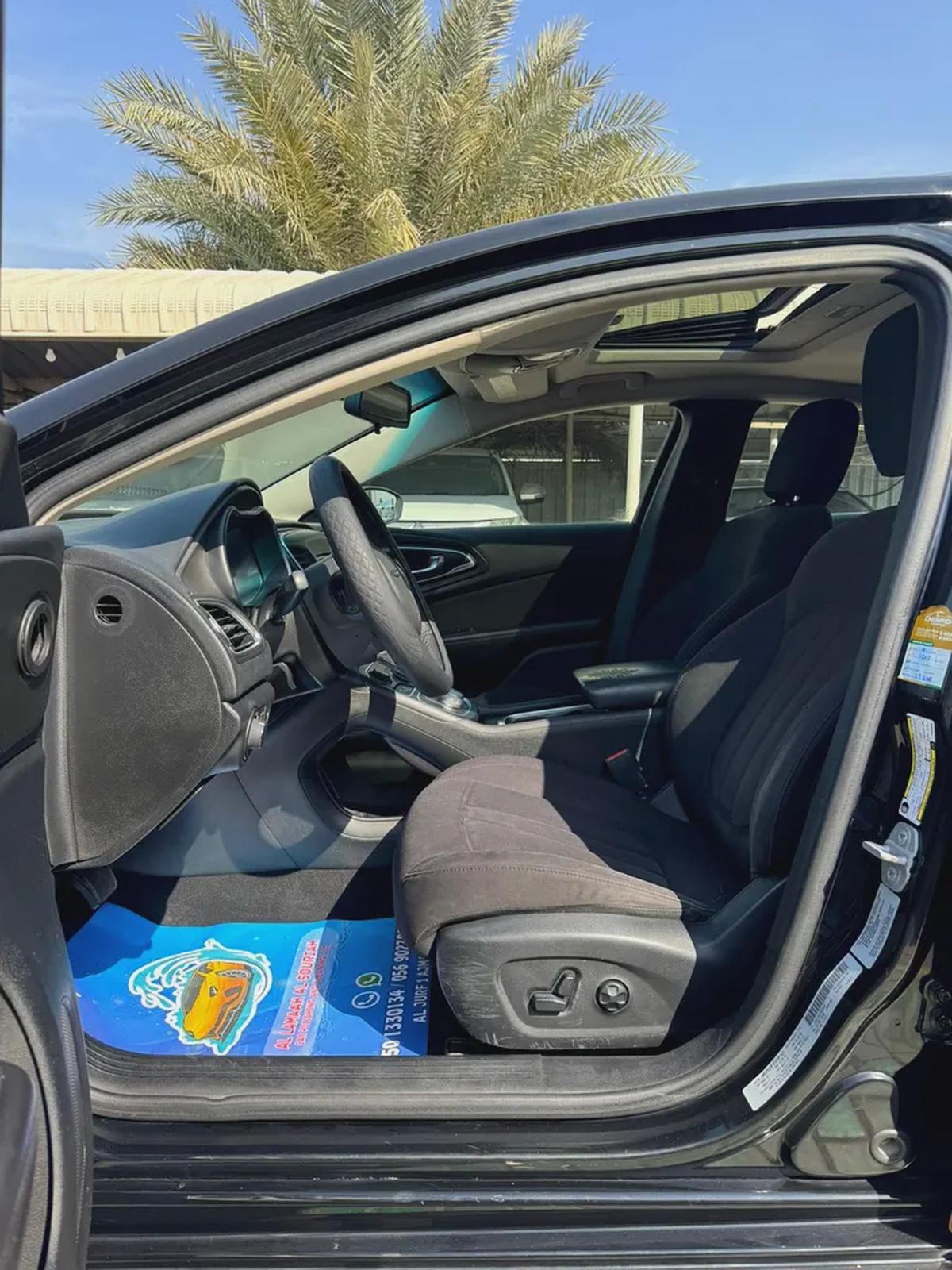 Chrysler 200 200C 2015 - American Specs - GCC Resale-9-9