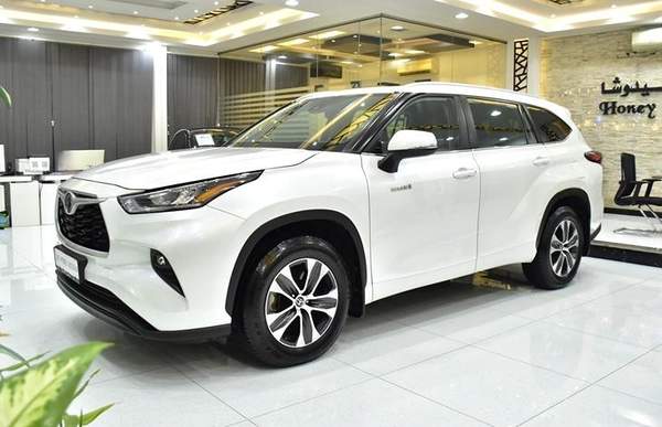 Toyota Highlander Hybrid GLE ( 2023 Model ) in White Color GCC Specs