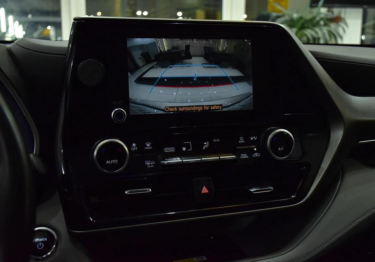 Toyota Highlander Hybrid GLE ( 2023 Model ) in White Color GCC Specs-2-2