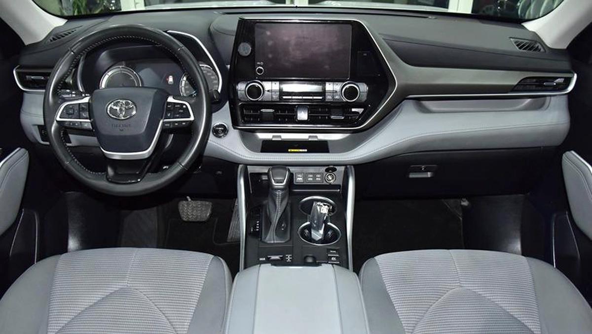 Toyota Highlander Hybrid GLE ( 2023 Model ) in White Color GCC Specs-9-9
