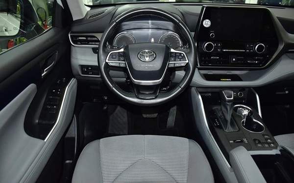Toyota Highlander Hybrid GLE ( 2023 Model ) in White Color GCC Specs