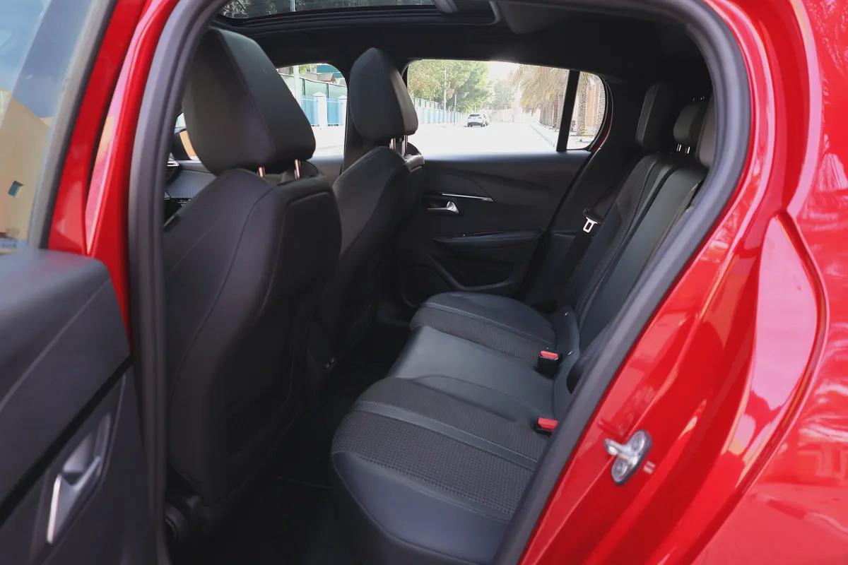 -Peugeot 208-GT-2023-53000km-GCC SPECS-UNDER WARRANTY-EXCELLENT CONDITION-18-18