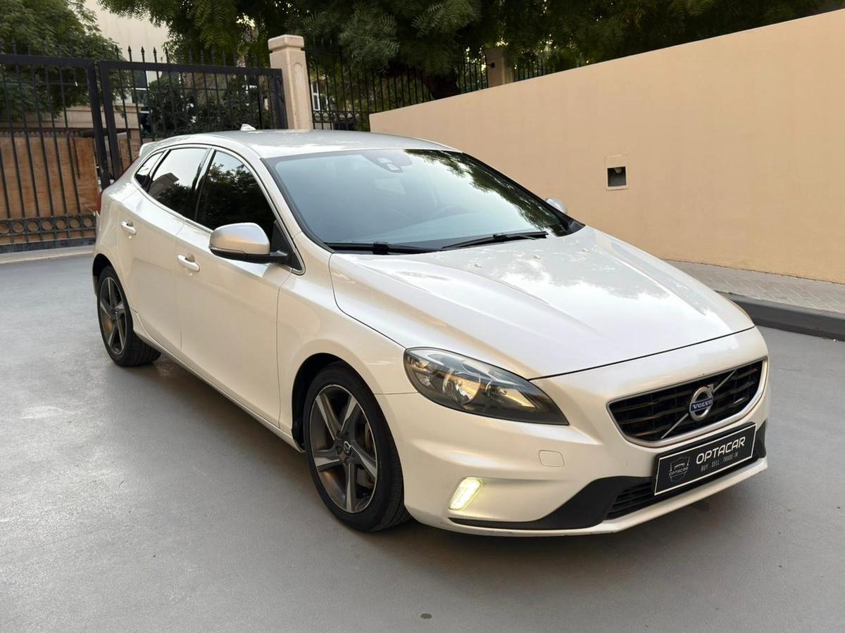 Gulf Specs 2016 VOLVO V40 T5 R-Design 2.0Litre V4 Turbo-Charged (Agency Maintained Till-Date)-13-13