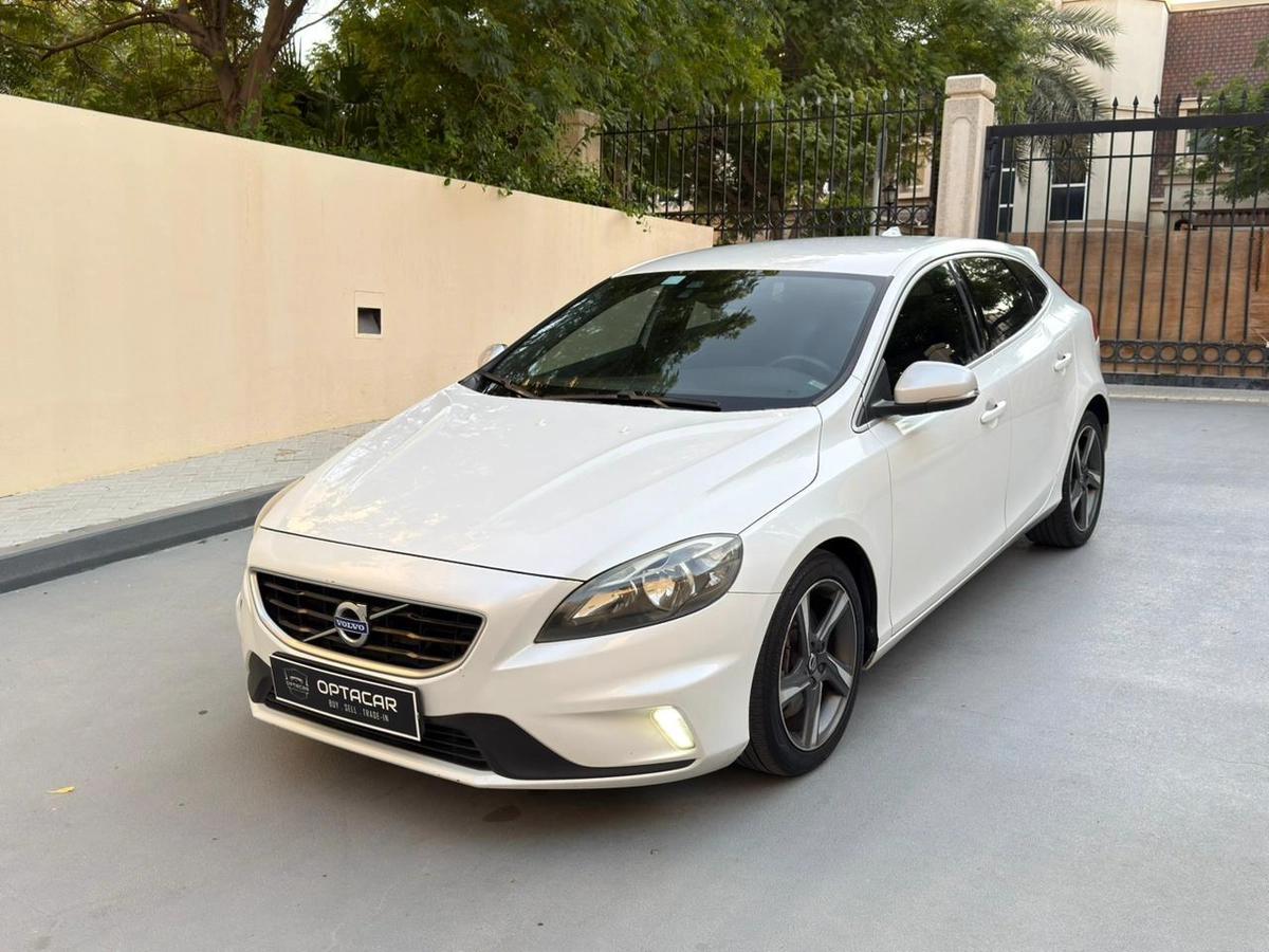 Gulf Specs 2016 VOLVO V40 T5 R-Design 2.0Litre V4 Turbo-Charged (Agency Maintained Till-Date)-0-0