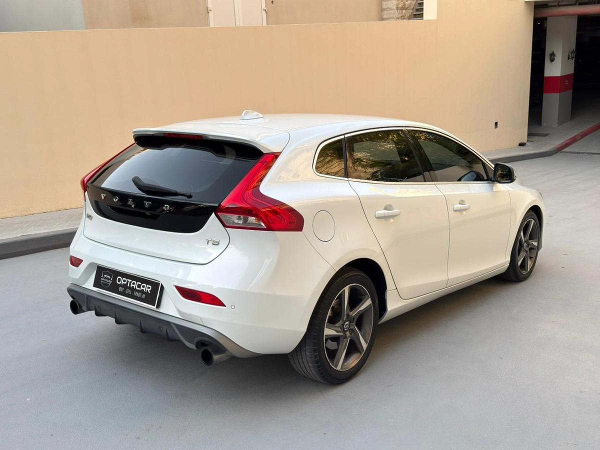 Gulf Specs 2016 VOLVO V40 T5 R-Design 2.0Litre V4 Turbo-Charged (Agency Maintained Till-Date)-3-3