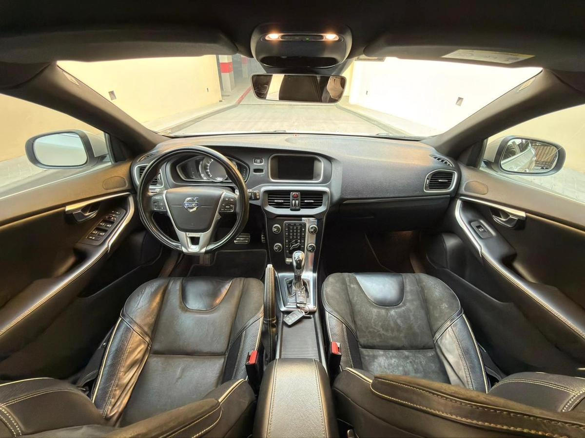 Gulf Specs 2016 VOLVO V40 T5 R-Design 2.0Litre V4 Turbo-Charged (Agency Maintained Till-Date)-18-18