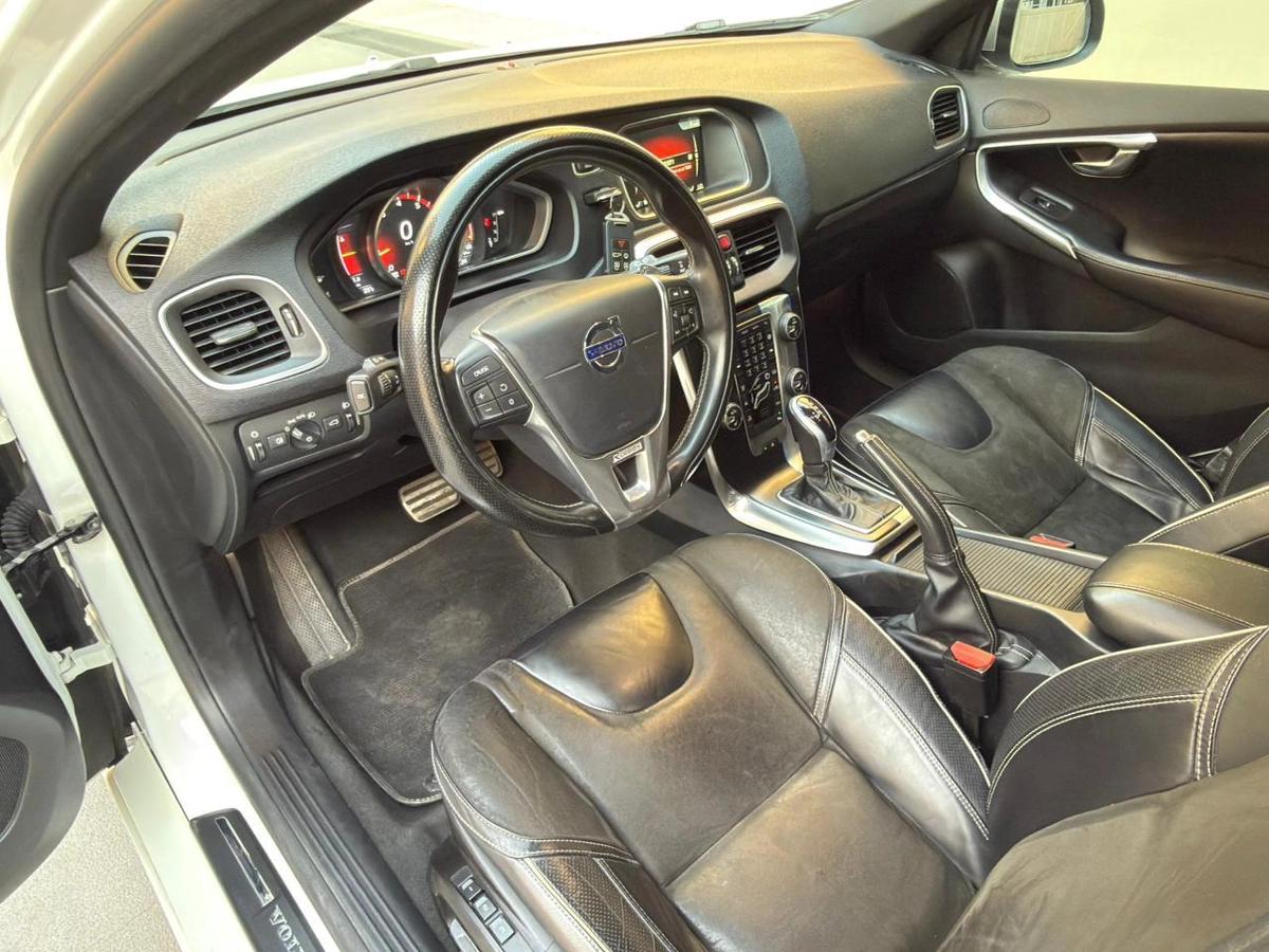 Gulf Specs 2016 VOLVO V40 T5 R-Design 2.0Litre V4 Turbo-Charged (Agency Maintained Till-Date)-8-8