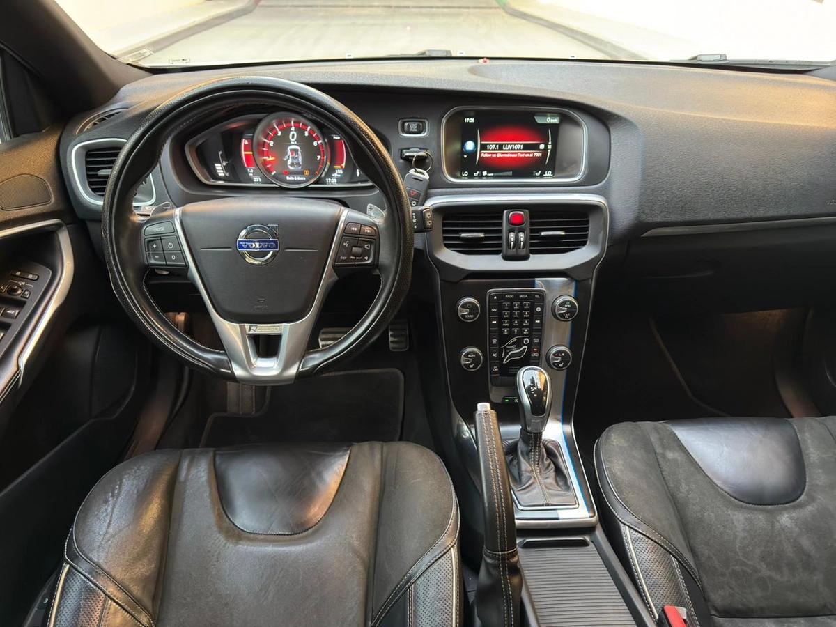 Gulf Specs 2016 VOLVO V40 T5 R-Design 2.0Litre V4 Turbo-Charged (Agency Maintained Till-Date)-10-10