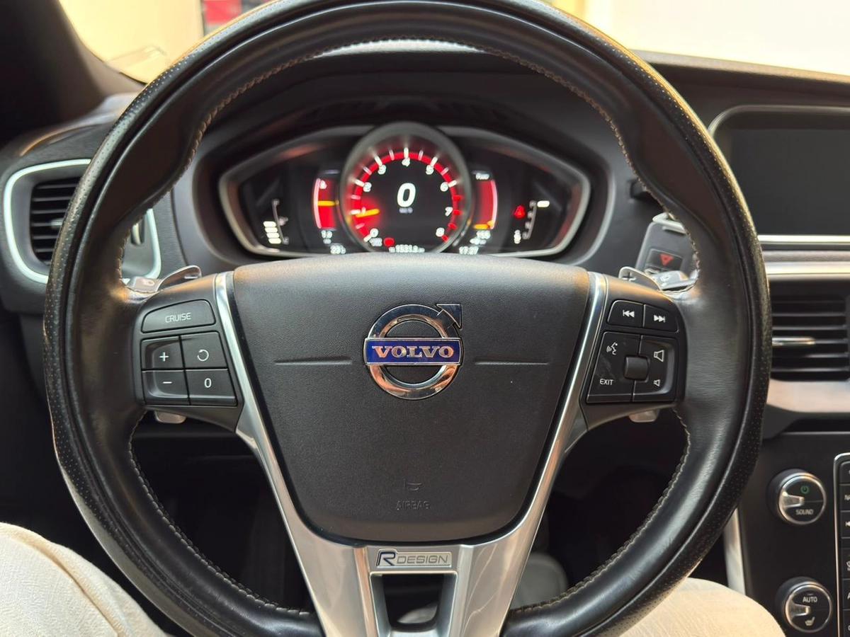 Gulf Specs 2016 VOLVO V40 T5 R-Design 2.0Litre V4 Turbo-Charged (Agency Maintained Till-Date)-9-9