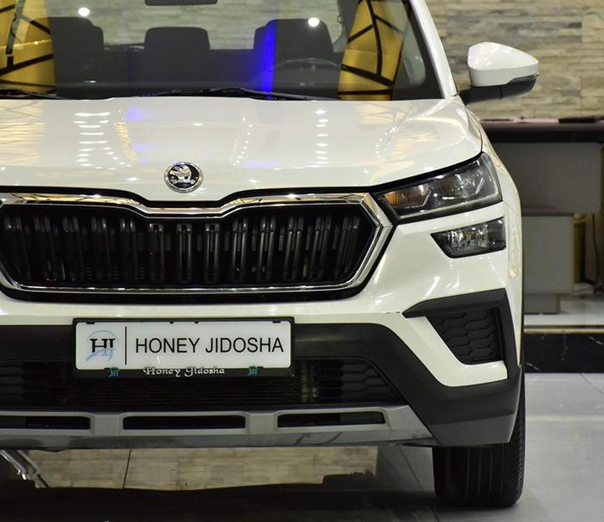 Skoda Kushaq ( 2023 Model ) in White Color GCC Specs-13-13