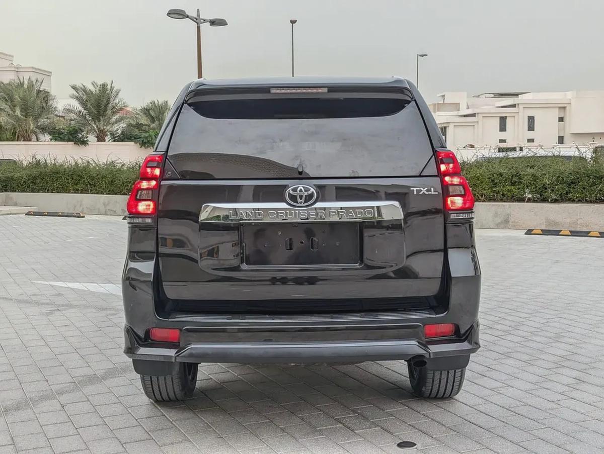 TOYOTA PRADO 2018 GCC V6 4.0L IN EXCELLENT CONDITION-17-17