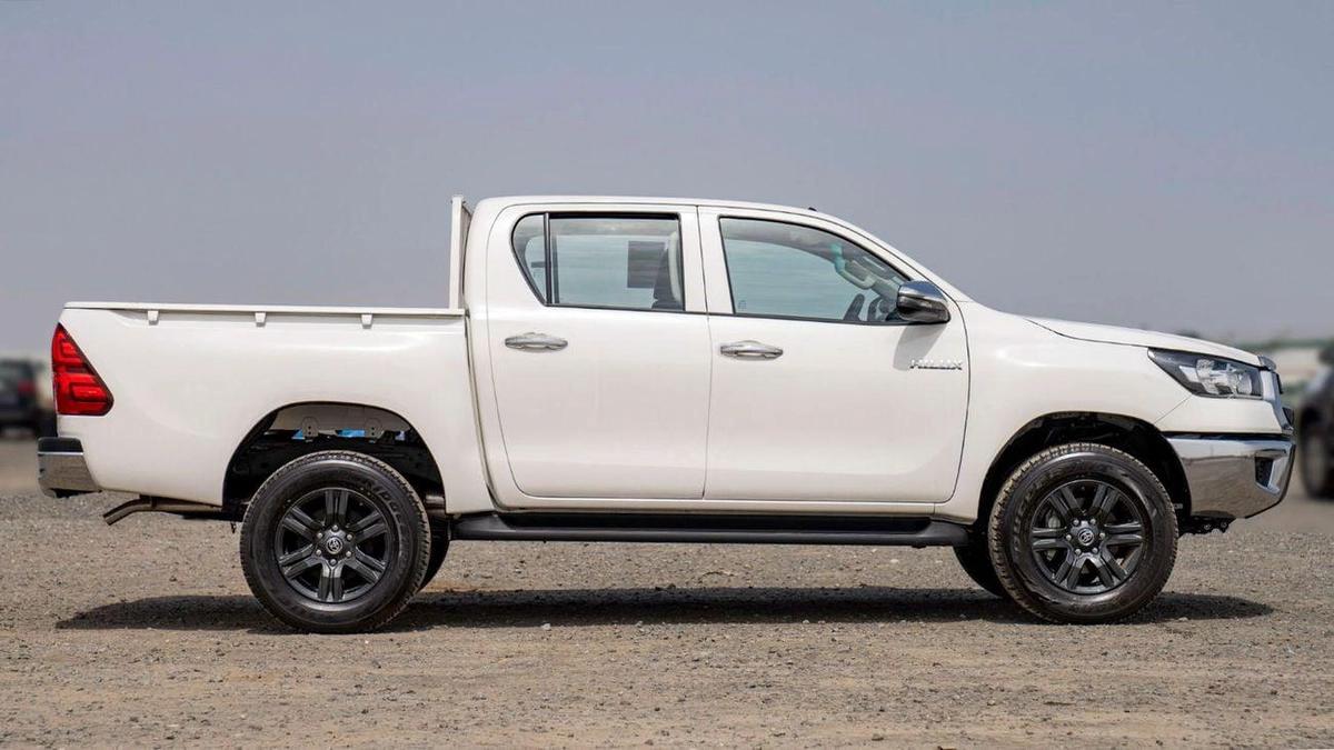 Toyota Hilux MID OPTION PETROL 2.7 AT-5-5