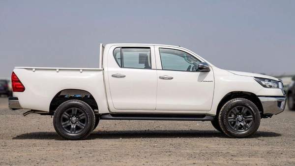 Toyota Hilux MID OPTION PETROL 2.7 AT