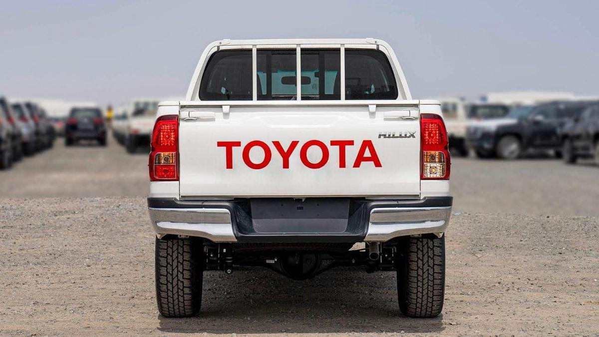 Toyota Hilux MID OPTION PETROL 2.7 AT-8-8