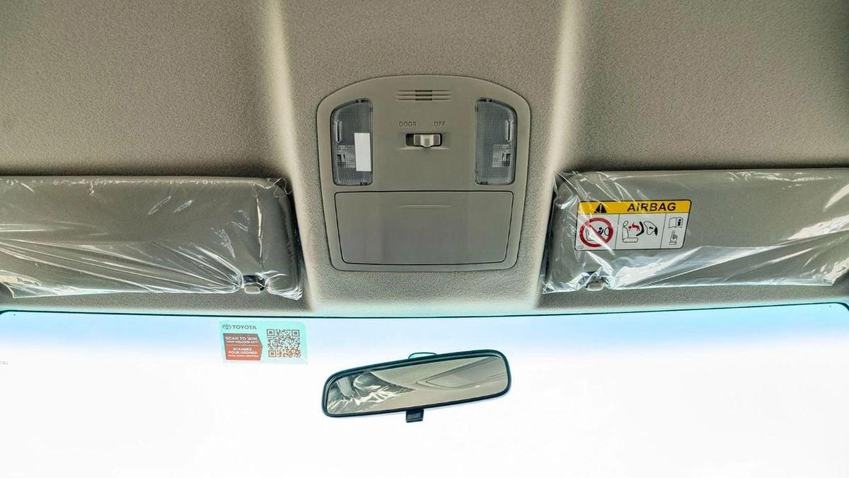 Toyota Hilux MID OPTION PETROL 2.7 AT-17-17