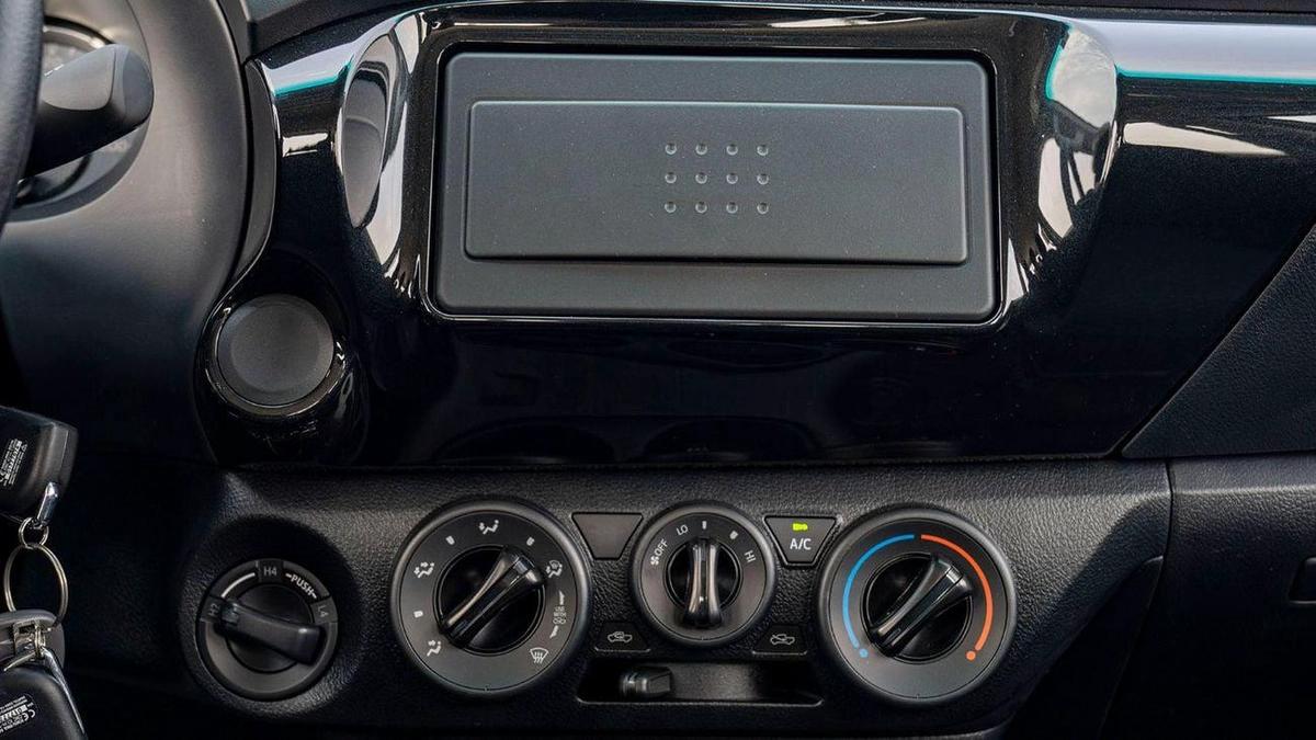 Toyota Hilux MID OPTION PETROL 2.7 AT-20-20