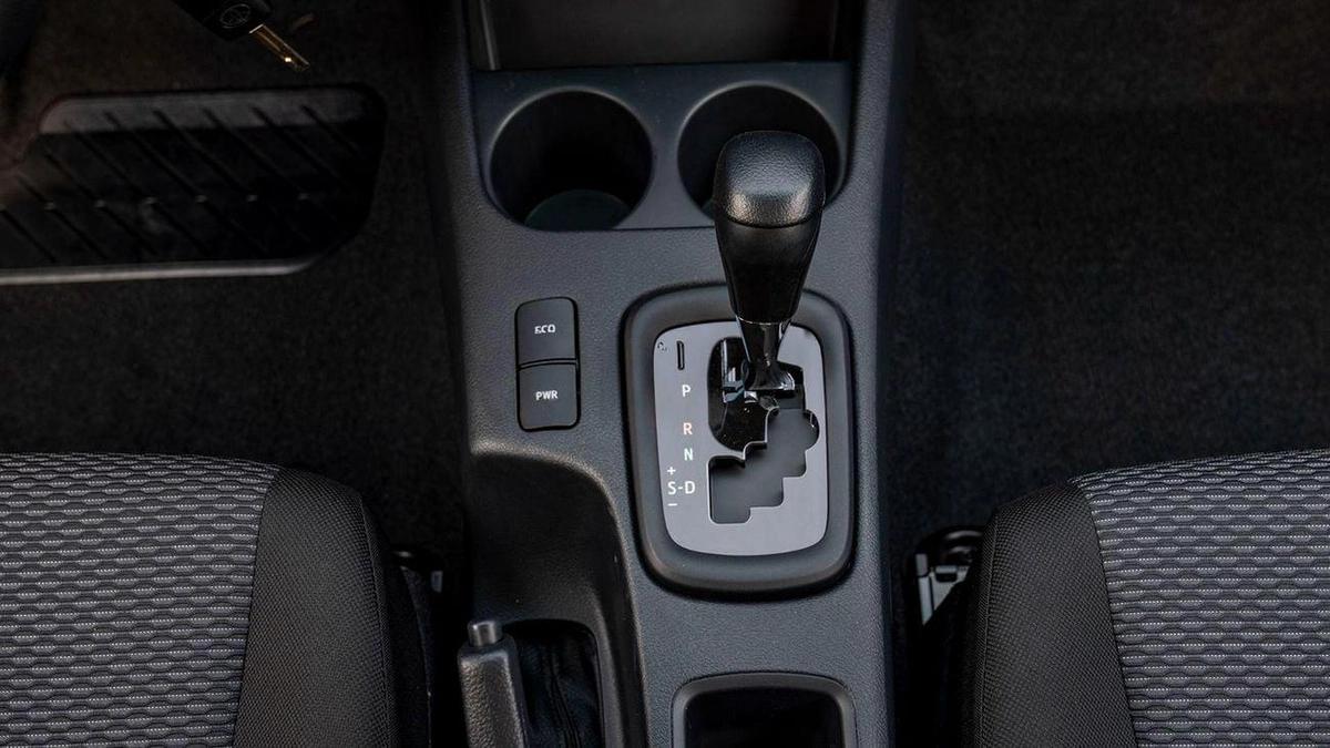 Toyota Hilux MID OPTION PETROL 2.7 AT-22-22