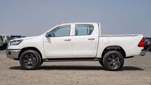 Toyota Hilux MID OPTION PETROL 2.7 AT