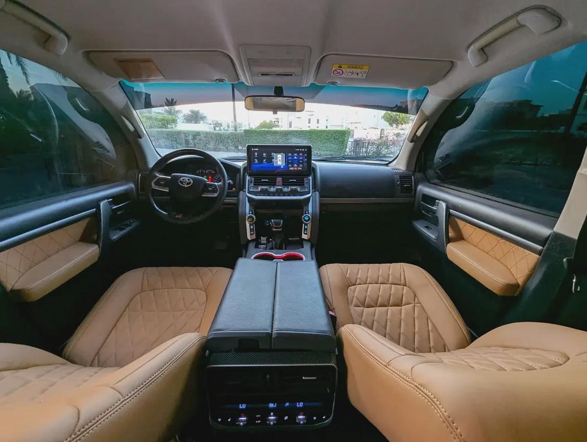 TOYOTA LAND CRUISER 2013 FACELIFTED 2025 WITH INTERIOR AND EXTERIOR GCC V6 IN EXCELLENT CONDITION-2-2