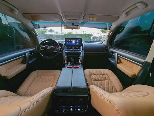 TOYOTA LAND CRUISER 2013 FACELIFTED 2025 WITH INTERIOR AND EXTERIOR GCC V6 IN EXCELLENT CONDITION