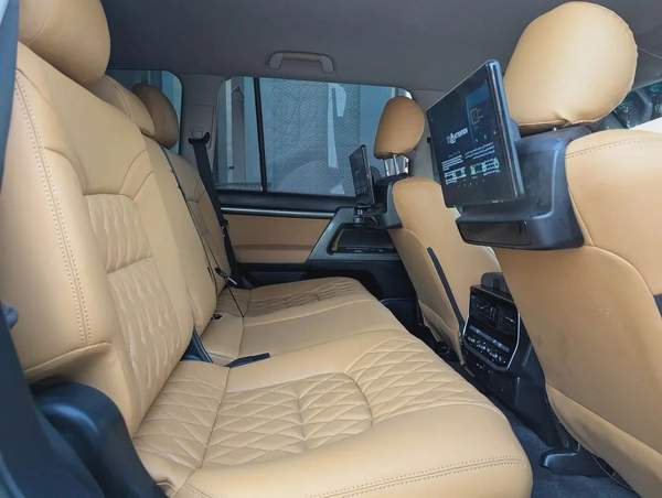 TOYOTA LAND CRUISER 2013 FACELIFTED 2025 WITH INTERIOR AND EXTERIOR GCC V6 IN EXCELLENT CONDITION