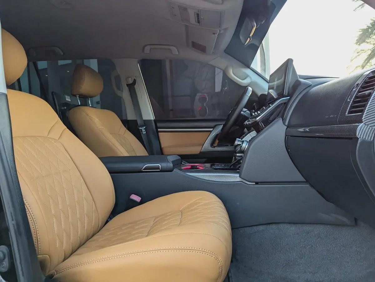 TOYOTA LAND CRUISER 2013 FACELIFTED 2025 WITH INTERIOR AND EXTERIOR GCC V6 IN EXCELLENT CONDITION-6-6