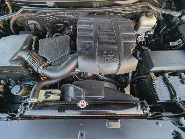TOYOTA LAND CRUISER 2013 FACELIFTED 2025 WITH INTERIOR AND EXTERIOR GCC V6 IN EXCELLENT CONDITION