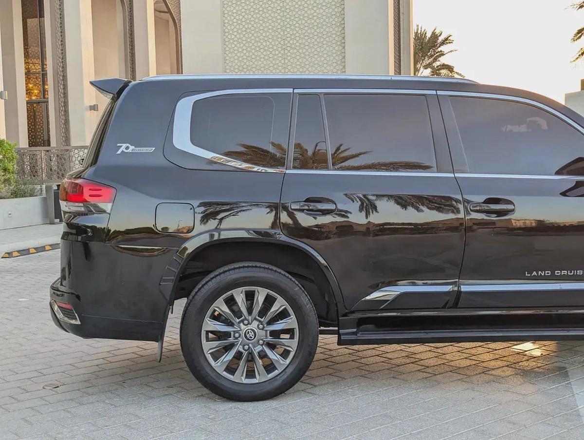 TOYOTA LAND CRUISER 2013 FACELIFTED 2025 WITH INTERIOR AND EXTERIOR GCC V6 IN EXCELLENT CONDITION-13-13