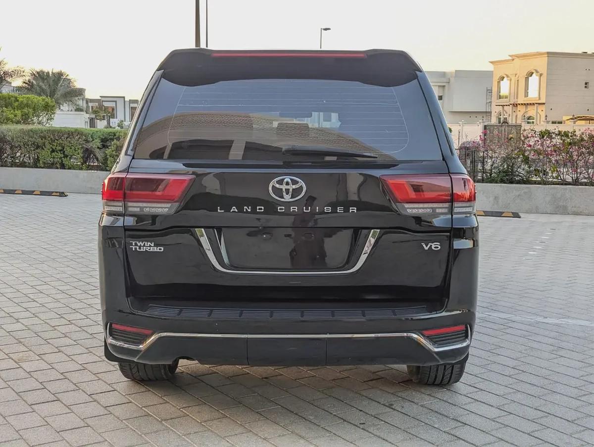TOYOTA LAND CRUISER 2013 FACELIFTED 2025 WITH INTERIOR AND EXTERIOR GCC V6 IN EXCELLENT CONDITION-18-18