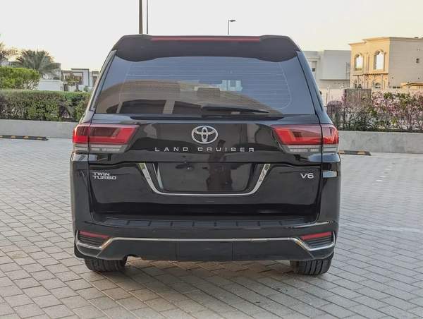 TOYOTA LAND CRUISER 2013 FACELIFTED 2025 WITH INTERIOR AND EXTERIOR GCC V6 IN EXCELLENT CONDITION