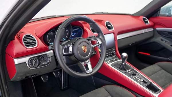 Porsche 718 Spyder RS