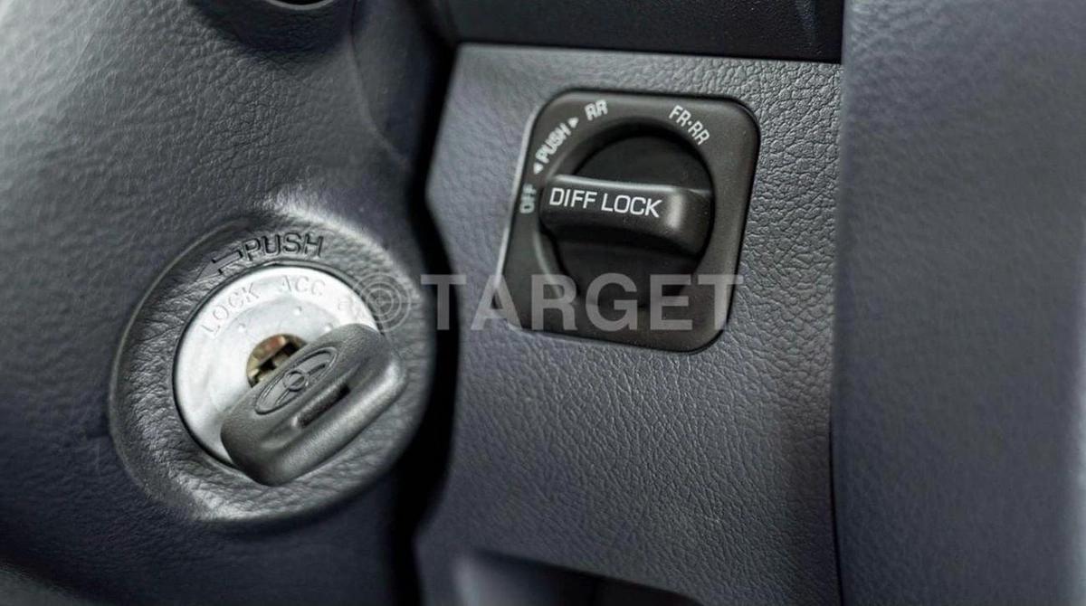 Toyota Land Cruiser Pick Up LC79 DC 4.5L V8 DIESEL-6-6