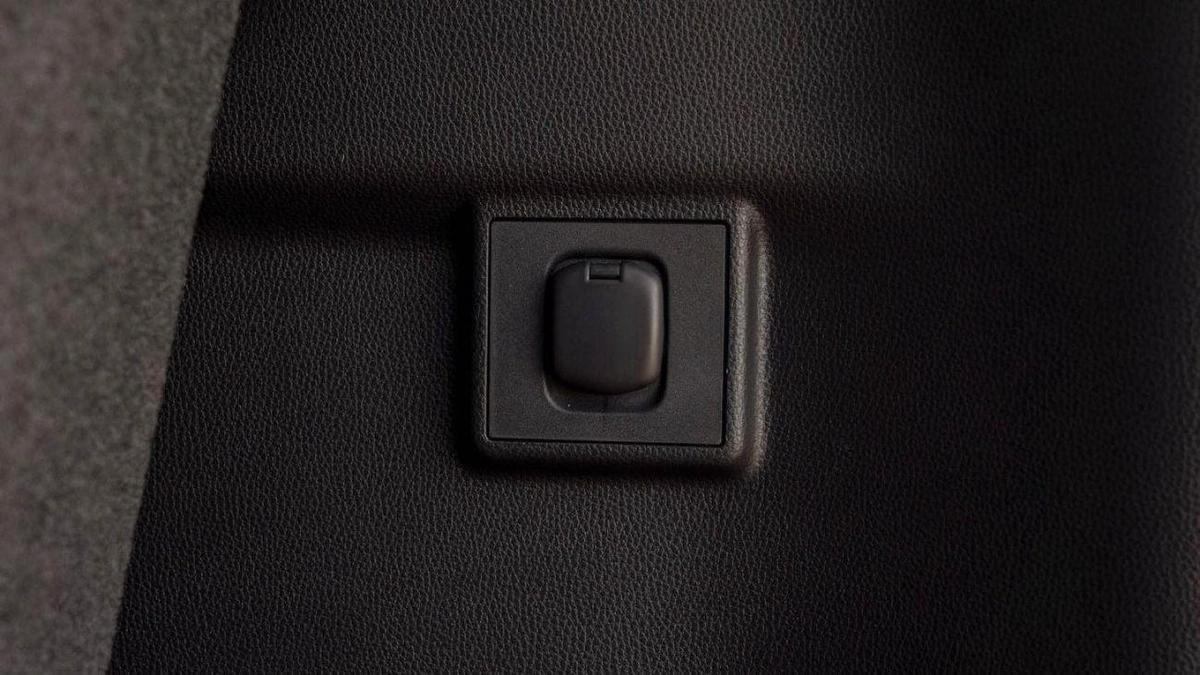 Toyota Prado (LHD) TOYOTA PRADO 250 TXL 2.7P AT LIMITED MY2025 – BLACK VEHICLE CODE: LPRADO2.7P_41 TECHNICAL FEAT-14-14