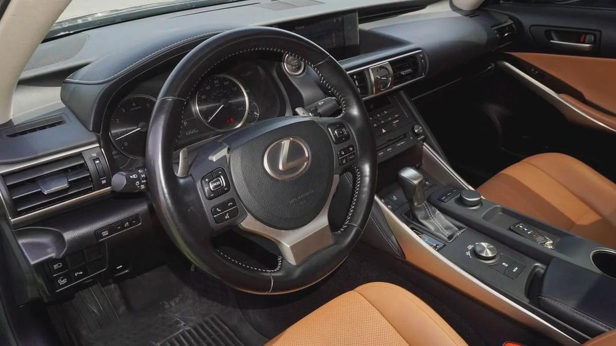 لكزس is300 موديل 2020 وارد امريكي-9-9