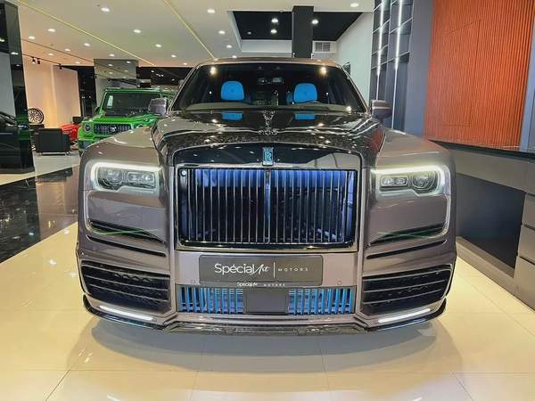 ROLLS ROYCE CULLINAN BLACK BADGE / 2021 / 34,348KMs ONLY / STARLIGHTS / MANSORY PACKAGE