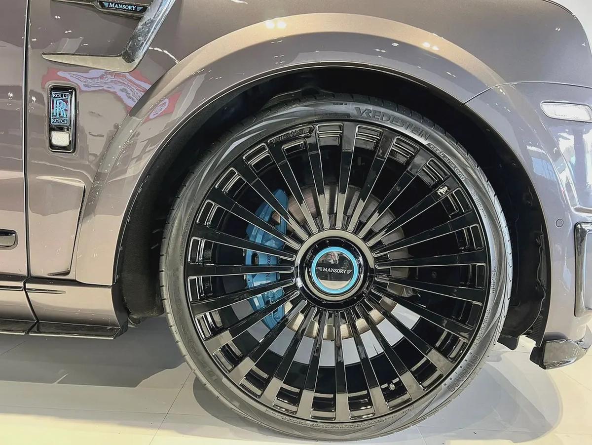 ROLLS ROYCE CULLINAN BLACK BADGE / 2021 / 34,348KMs ONLY / STARLIGHTS / MANSORY PACKAGE-12-12