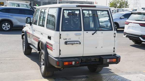 TOYOTA LANDCRUISER LC76 4.0L PETROL A/T full option