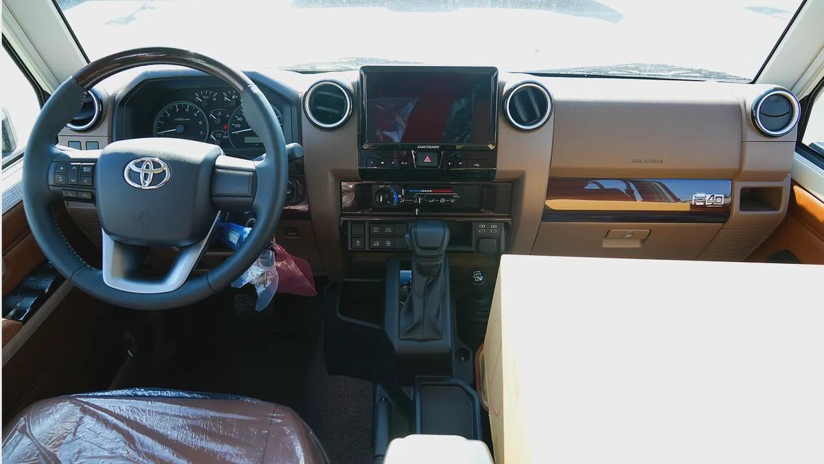 TOYOTA LANDCRUISER LC76 4.0L PETROL A/T full option-12-12