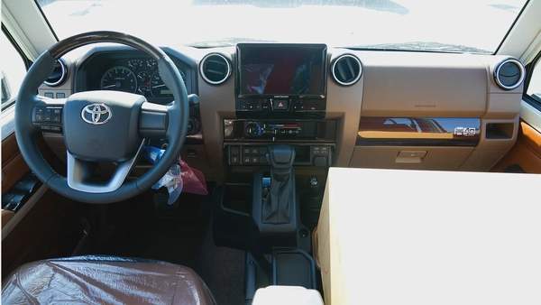 TOYOTA LANDCRUISER LC76 4.0L PETROL A/T full option