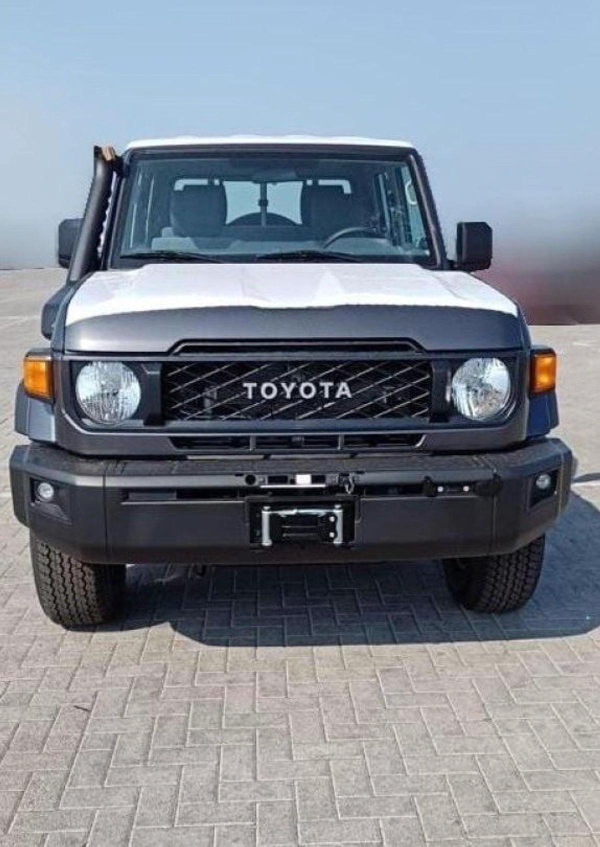 Toyota Land Cruiser Pick Up TOYOTA LAND CRUISER LC79 4.2L V6-1-1