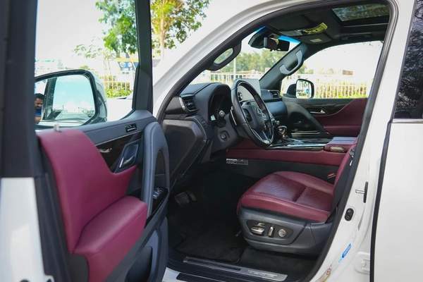 LEXUS LX600 SIGNATURE 2024!! GCC SPECS!! WARRANTY AND SERVICE CONTRACT FROM AL FUTTAIM